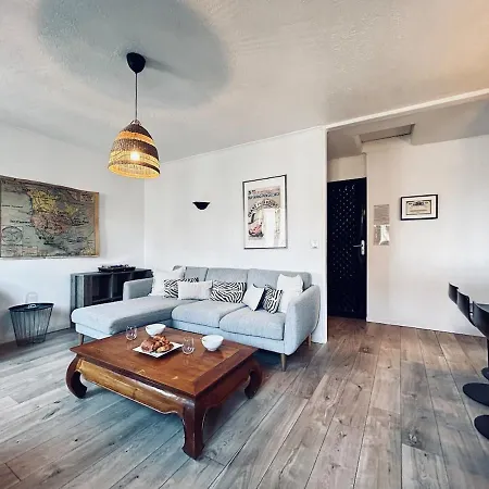 Bulle En Champagne T3 Hyper Centre Avec Balcon * Reims